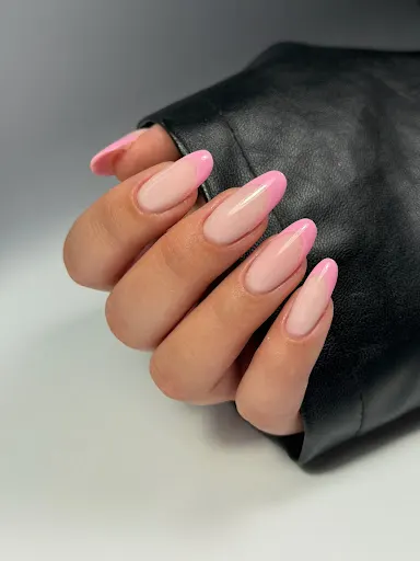 FAMISTIQ beauty • manicure • pedicure • podologia •